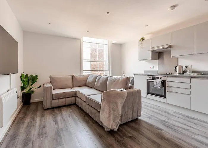 Urban Retreat By Lvp Apartments - Spacious 2-Bed, Sleeps 10 - Ideal For Groups