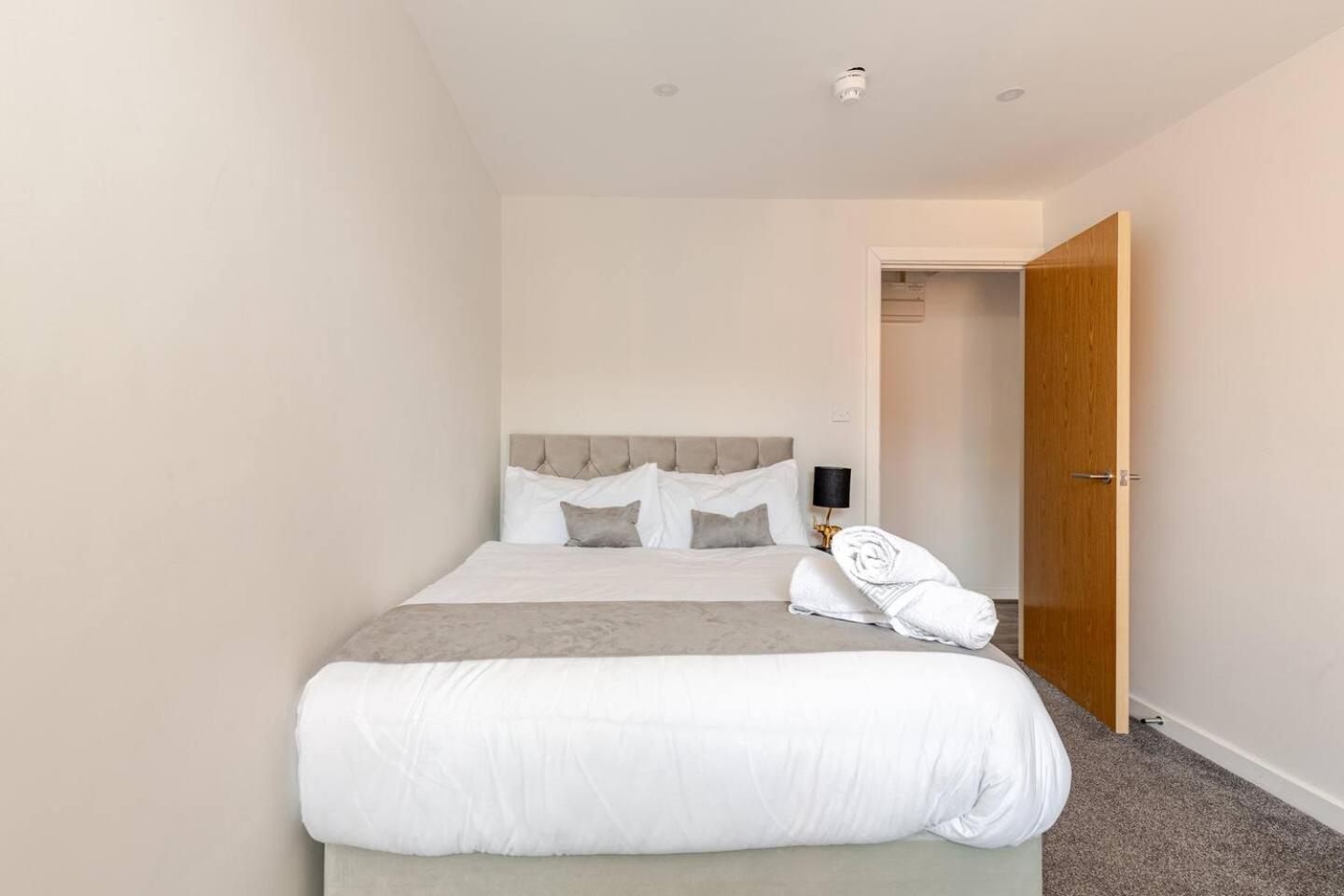 Urban Retreat By Lvp - Spacious 2-bed, Sleeps 10 - Ideal For Groups * Liverpool